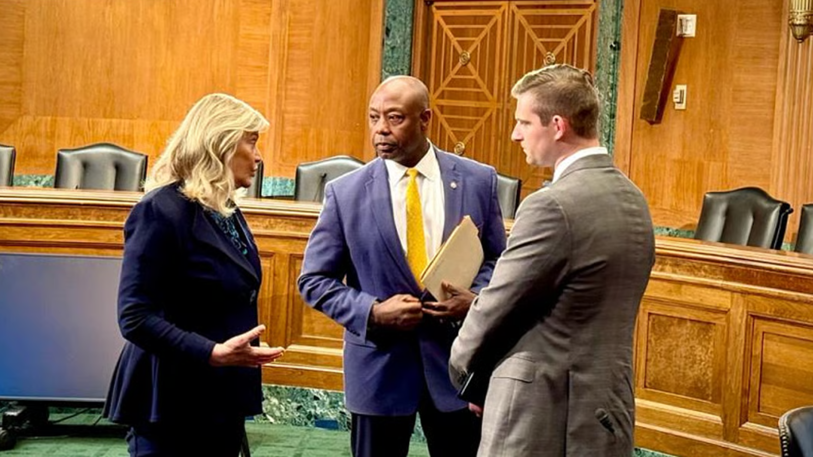 Crypto Bill Stalls, Mark Warner Flags White House Language Gap and Security Demands